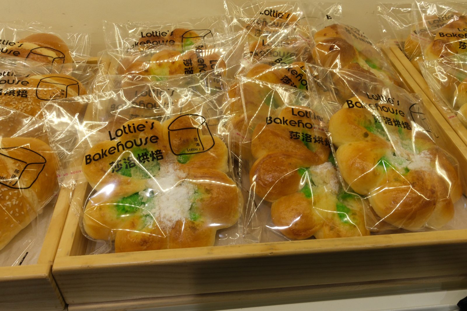 Soft pandan flower buns